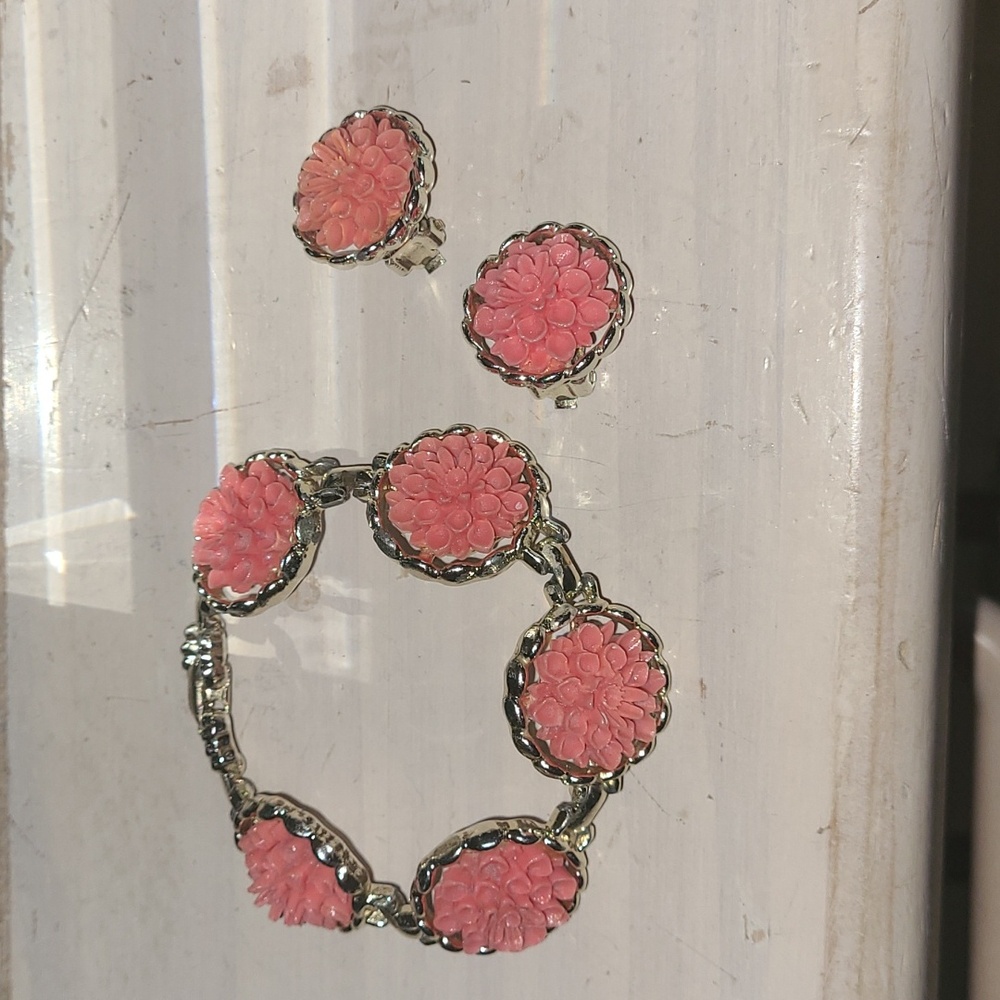 Vintage Emmons Celluoid Bracelet And Earrings.